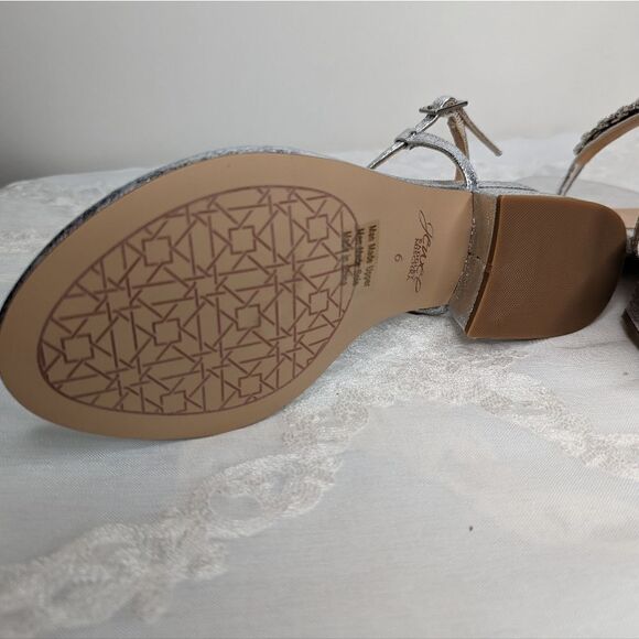 Jewel Badgley Mischka Dasha Block Heel Thong Sandals Silver - Picture 5 of 5